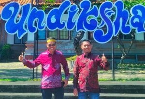 Rektor didampingi Ketua Lembaga Penelitian dan Pengabdian kepada Masyarakat (LPPM) UCM, Muh. Agung Tirtayasa Tanrasula.