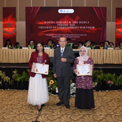 Wisuda UCM Diwarnai Apresiasi LLDIKTI IX Hingga Dosen Berkinerja Terbaik