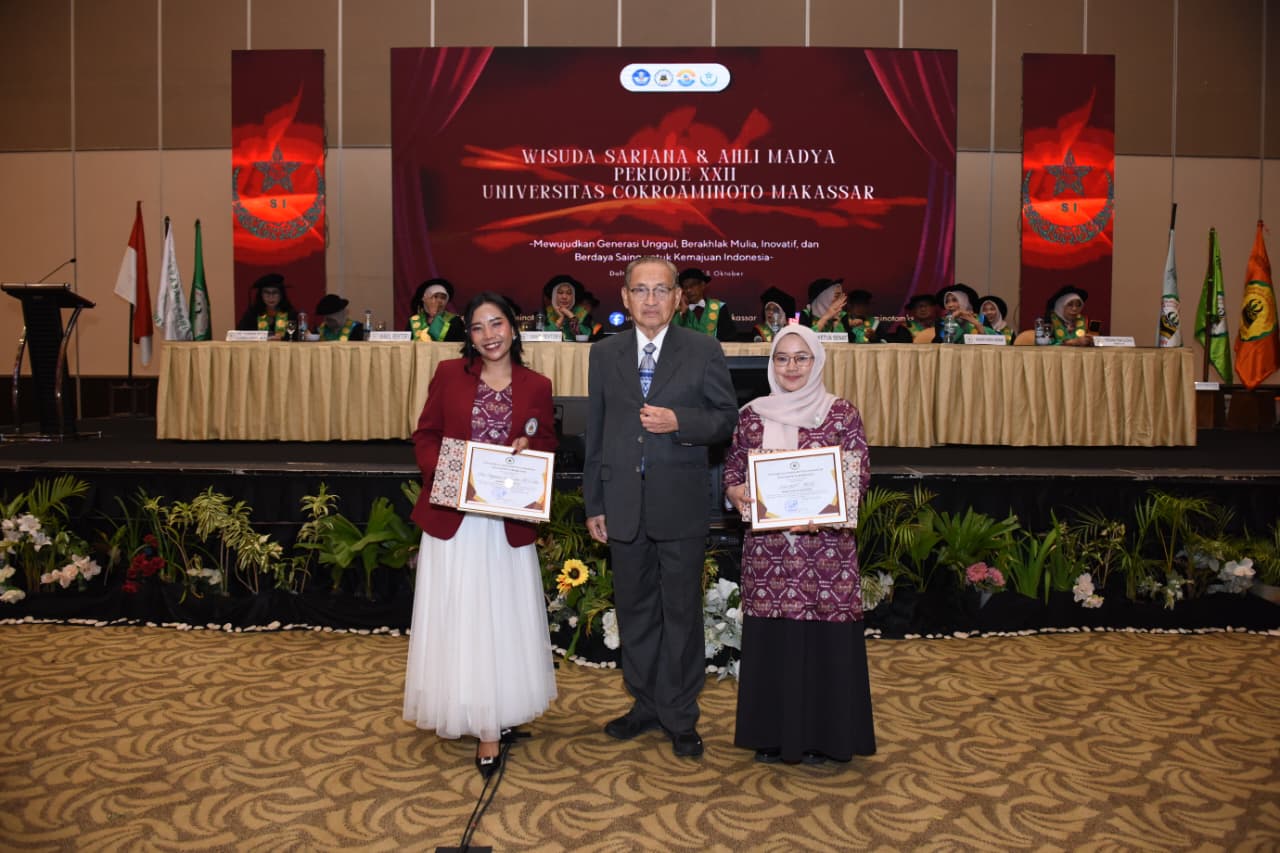 Wisuda UCM Diwarnai Apresiasi LLDIKTI IX Hingga Dosen Berkinerja Terbaik